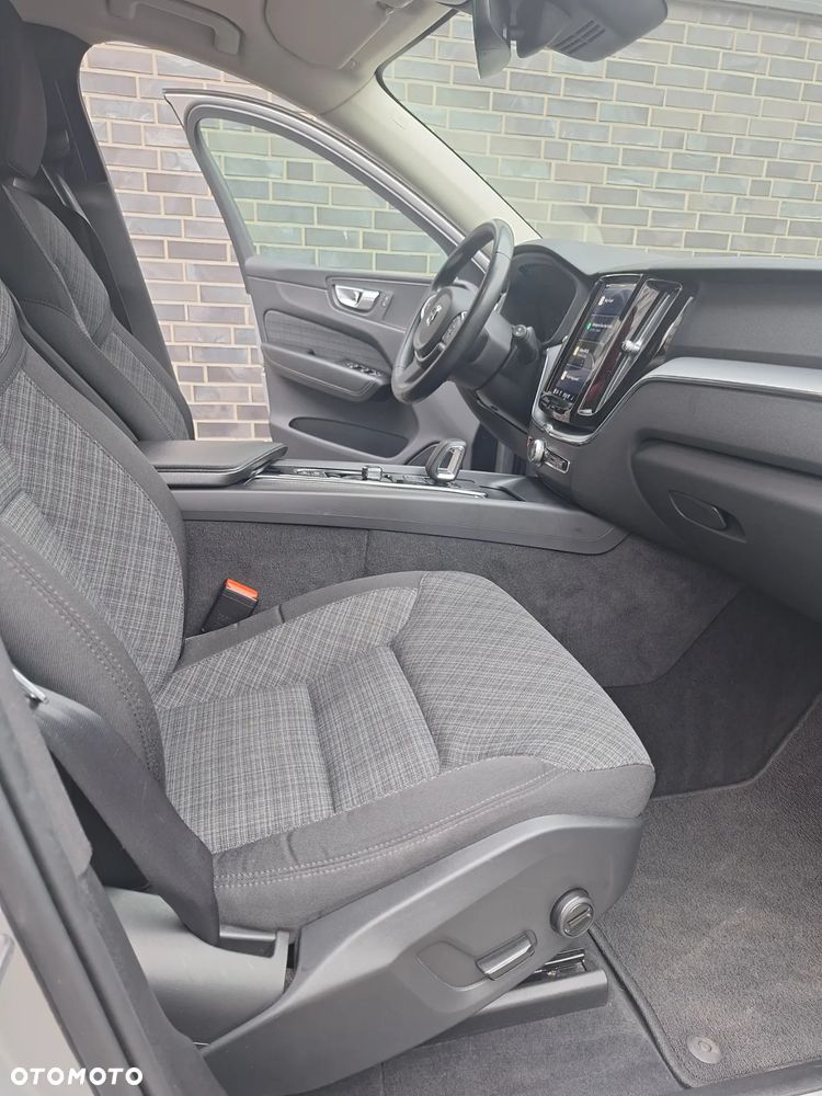 Volvo XC 60 B4 D Momentum Pro - 17