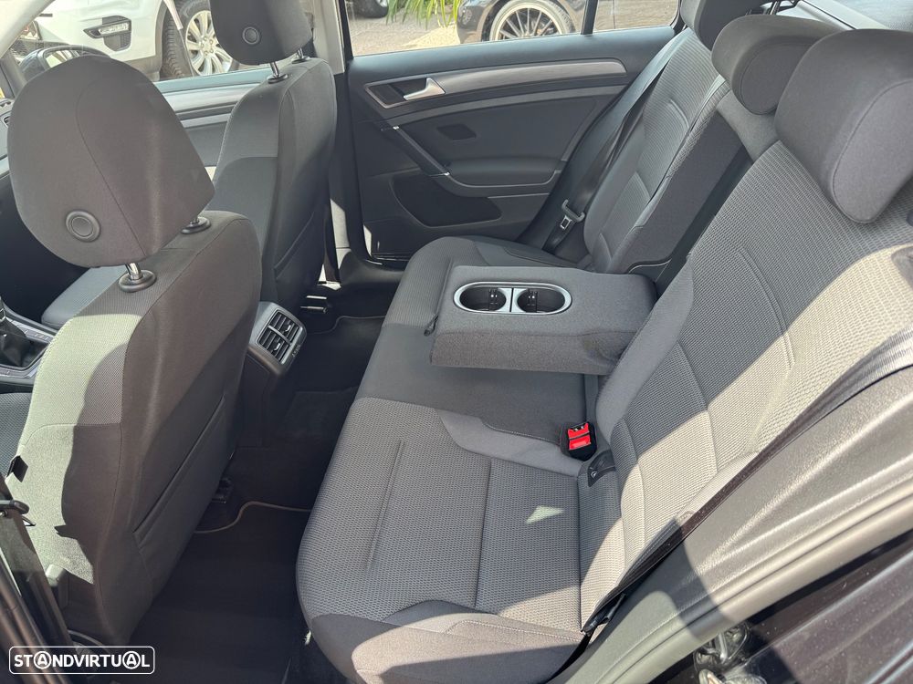 VW Golf Variant 1.6 TDi Confortline - 21