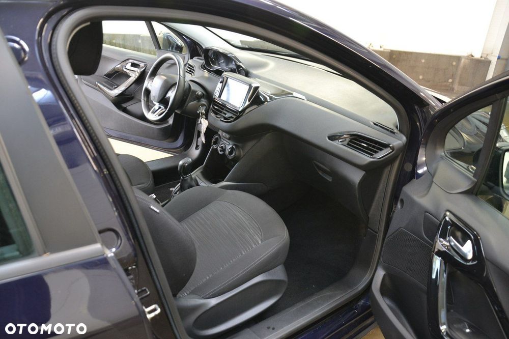 Peugeot 208 - 24