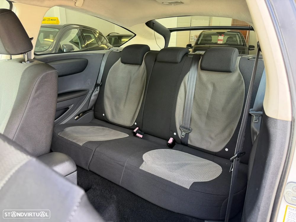 Citroën C4 1.6 HDi VTR - 11