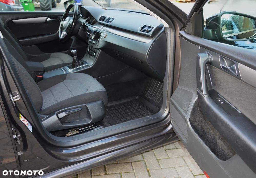 Volkswagen Passat - 28