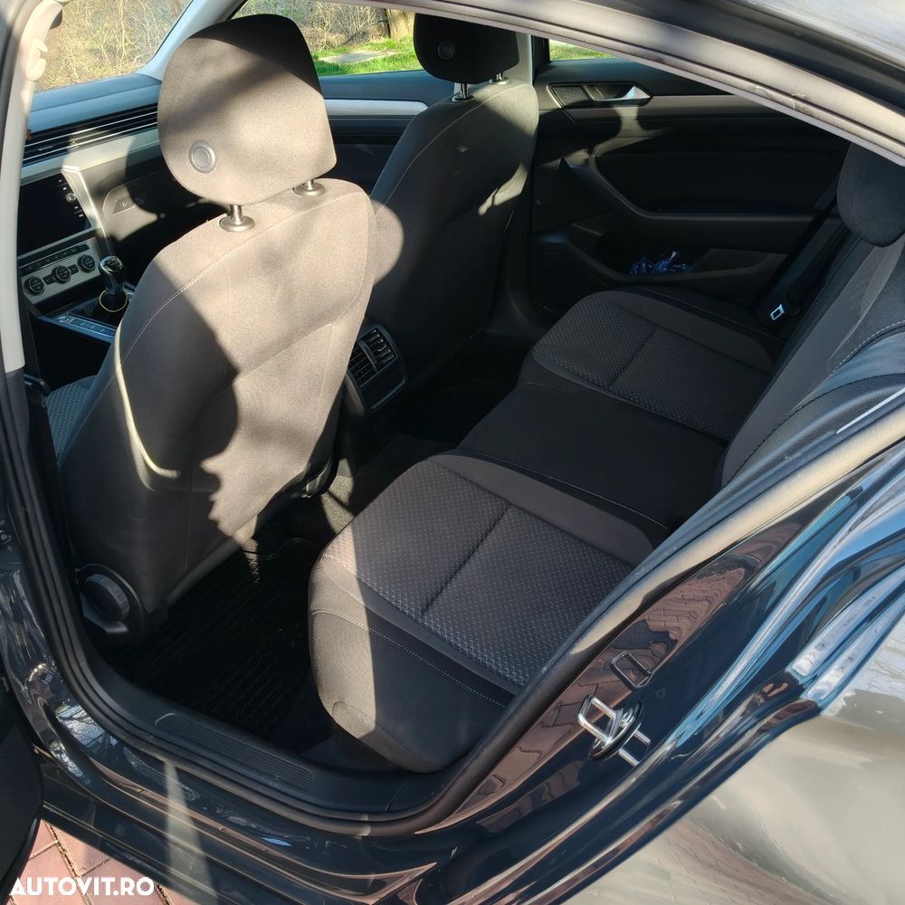 Volkswagen Passat 2.0 TDI Comfortline - 11