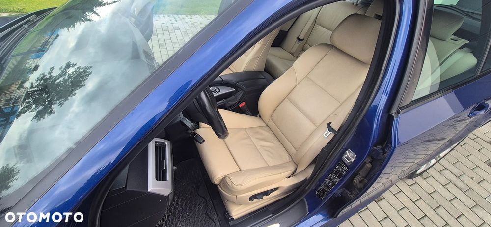BMW Seria 5 525d Edition Sport - 12