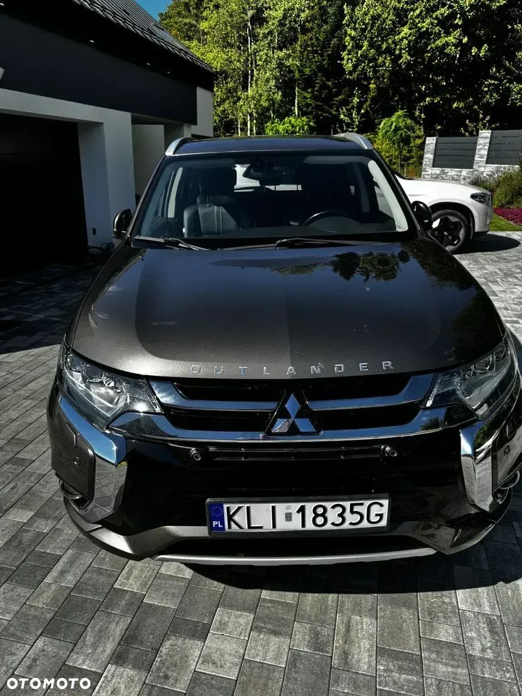 Mitsubishi Outlander Instyle NAVI + - 7