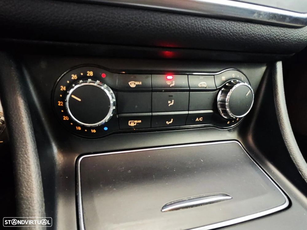 Mercedes-Benz CLA 180 7G-DCT AMG Line - 38