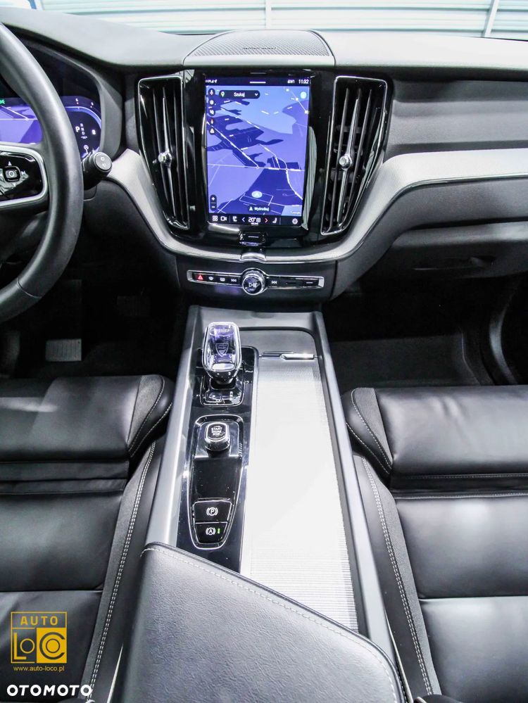 Volvo XC 60 B4 D AWD Plus Dark - 17