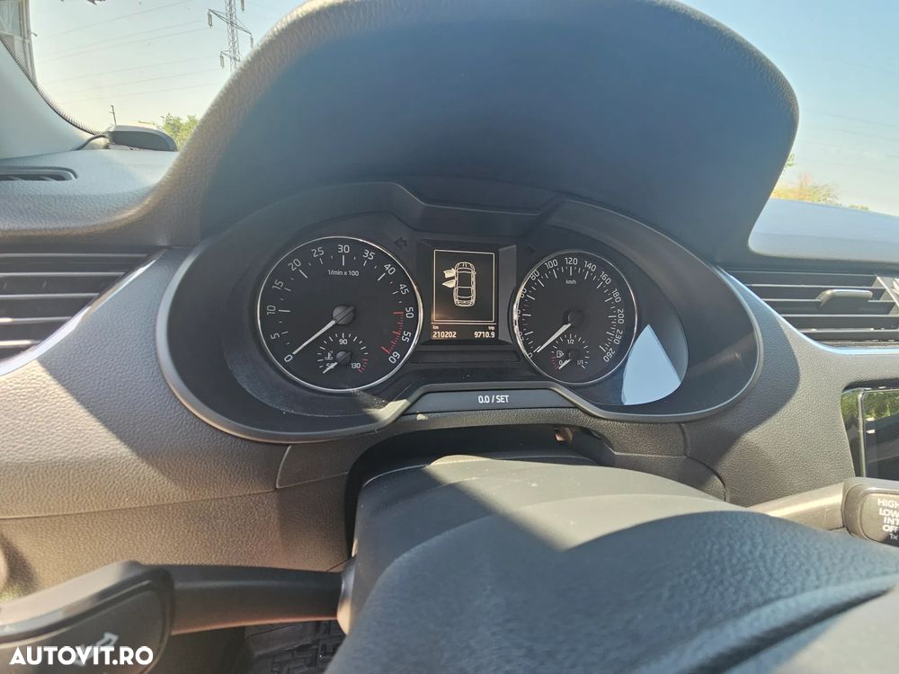 Skoda Octavia 1.6 TDI DSG Ambition - 12