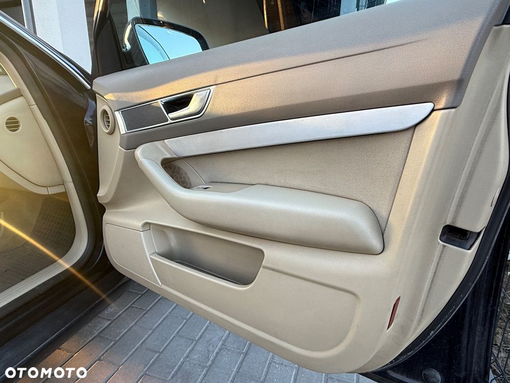 Audi A6 Limousine 2.4 - 8