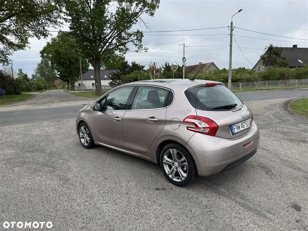 Peugeot 208 - 11