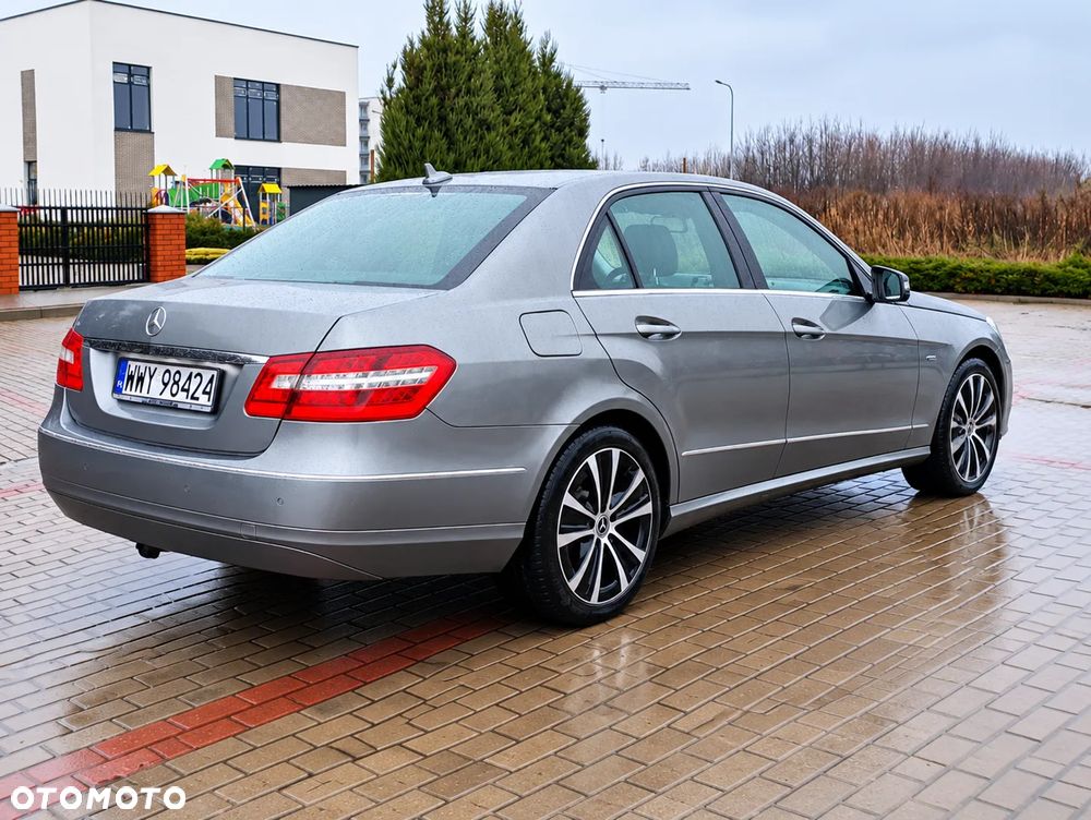 Mercedes-Benz E-Class 2011 photo 5