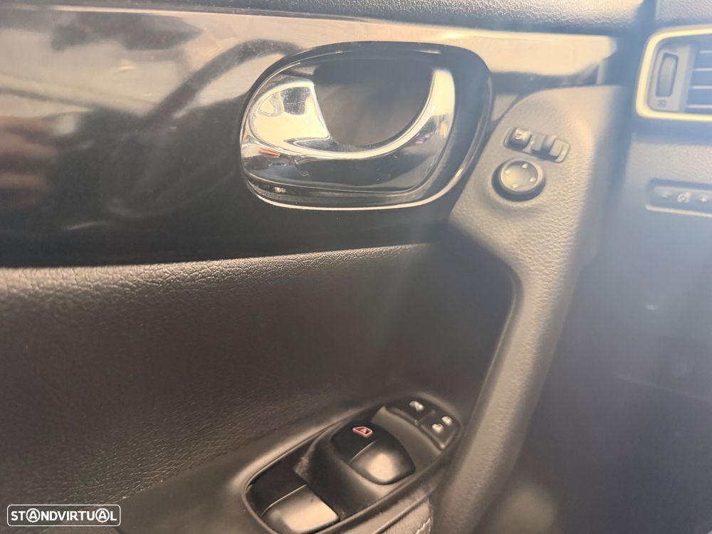 Nissan Qashqai 1.5 dCi N-Connecta 18 - 20