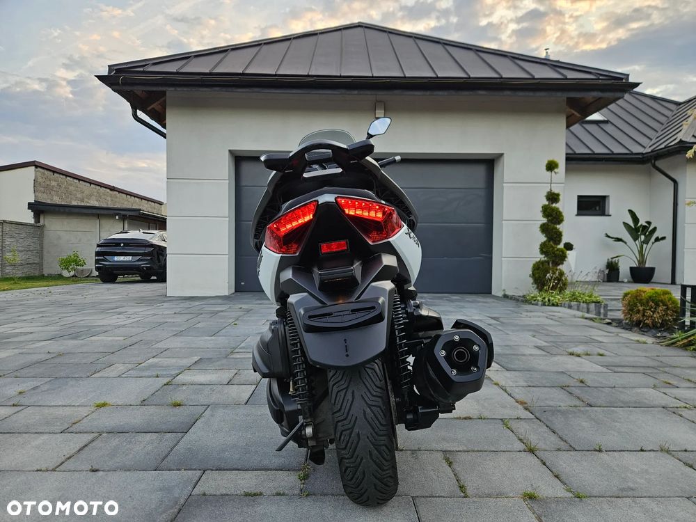 Yamaha X-max - 4