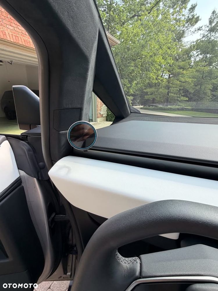 Tesla Cybertruck - 21