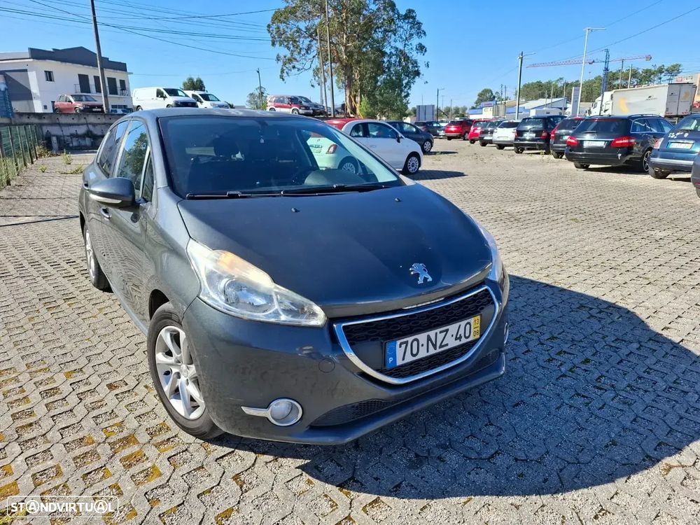 Peugeot 208 - 1