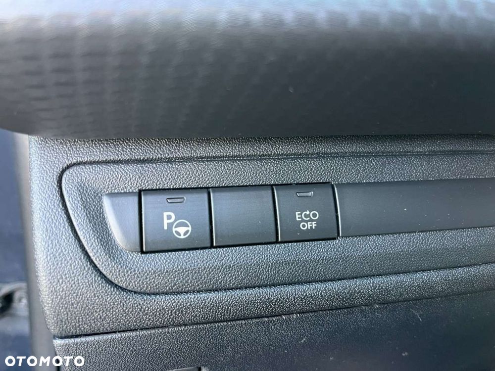 Peugeot 2008 1.2 Pure Tech GPF Allure S&S EAT6 - 20