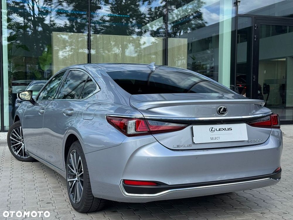 Lexus ES - 12
