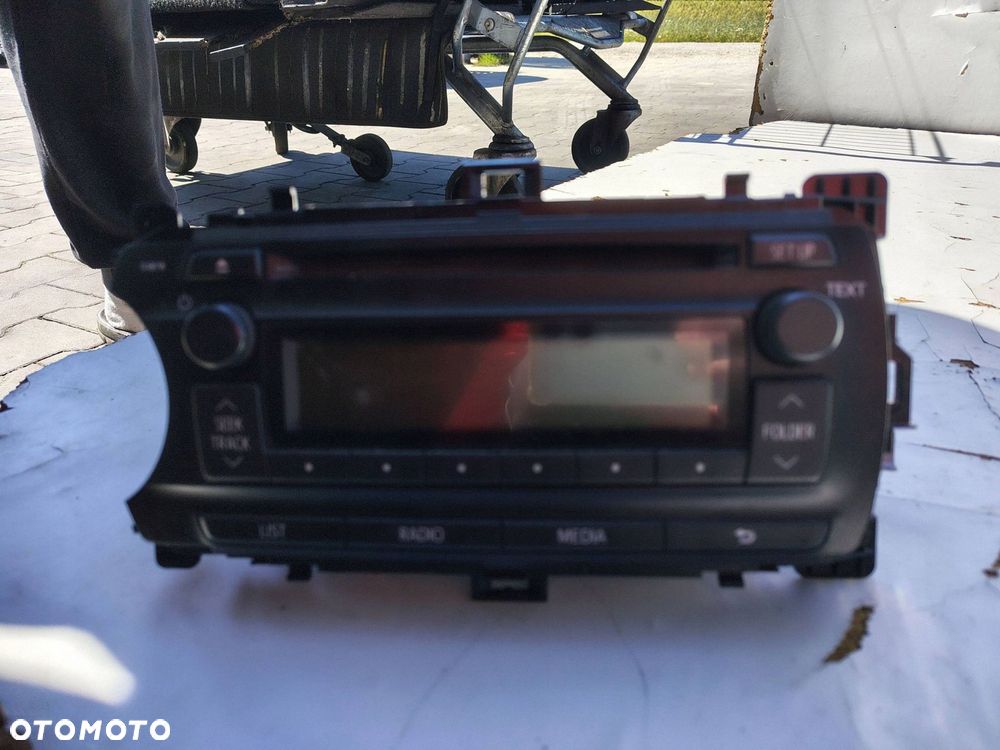 RADIO 86120-0D660 TOYOTA YARIS 3 III FL LIFT - 1