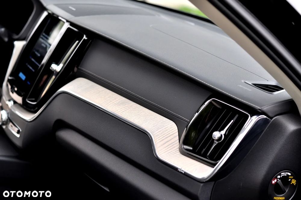 Volvo XC 60 B5 D AWD Geartronic Inscription - 25