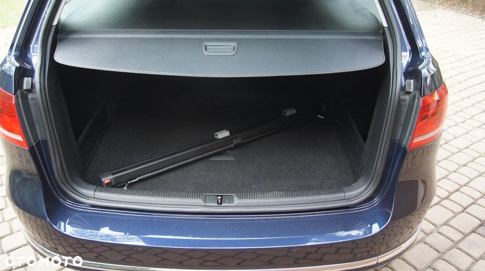 Volkswagen Passat Variant 2.0 TDI BlueMotion Technology Exclusive - 16