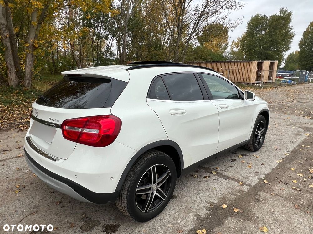 Mercedes-Benz GLA - 8