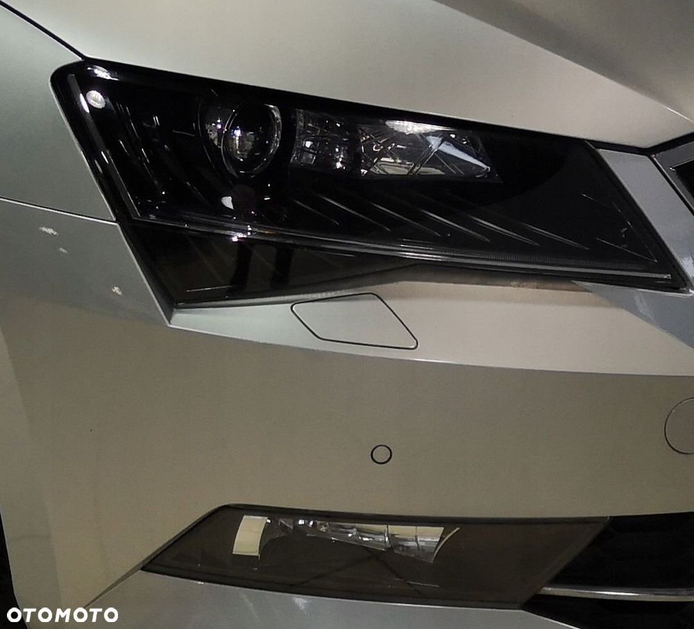 ZAŚLEPKA SPRYSKIWACZA SKODA SUPERB 3 KOLORY - 1