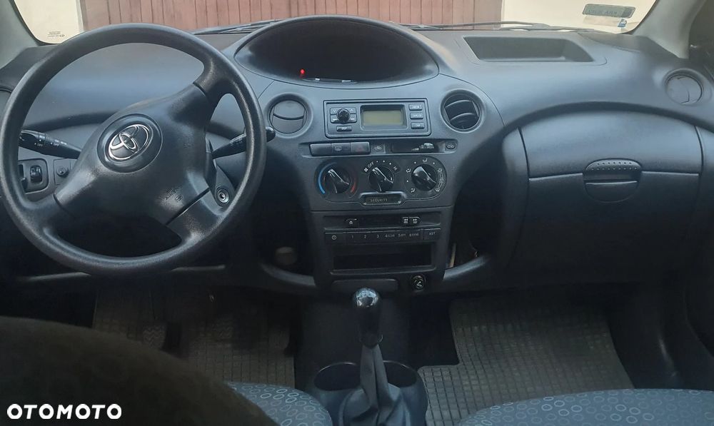 Toyota Yaris 1.0 Base - 4