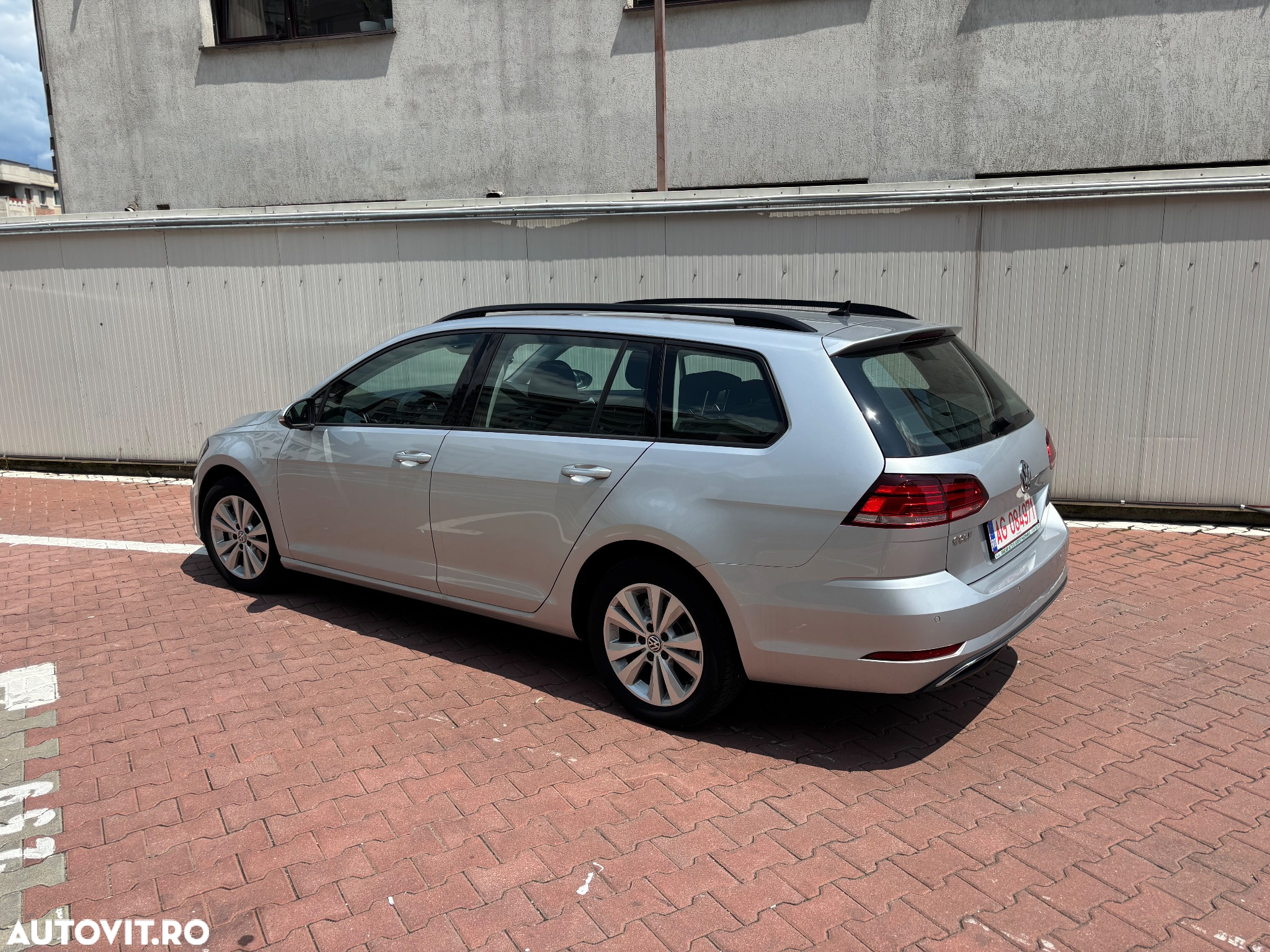 Volkswagen Golf 1.6 TDI DSG Comfortline - 26