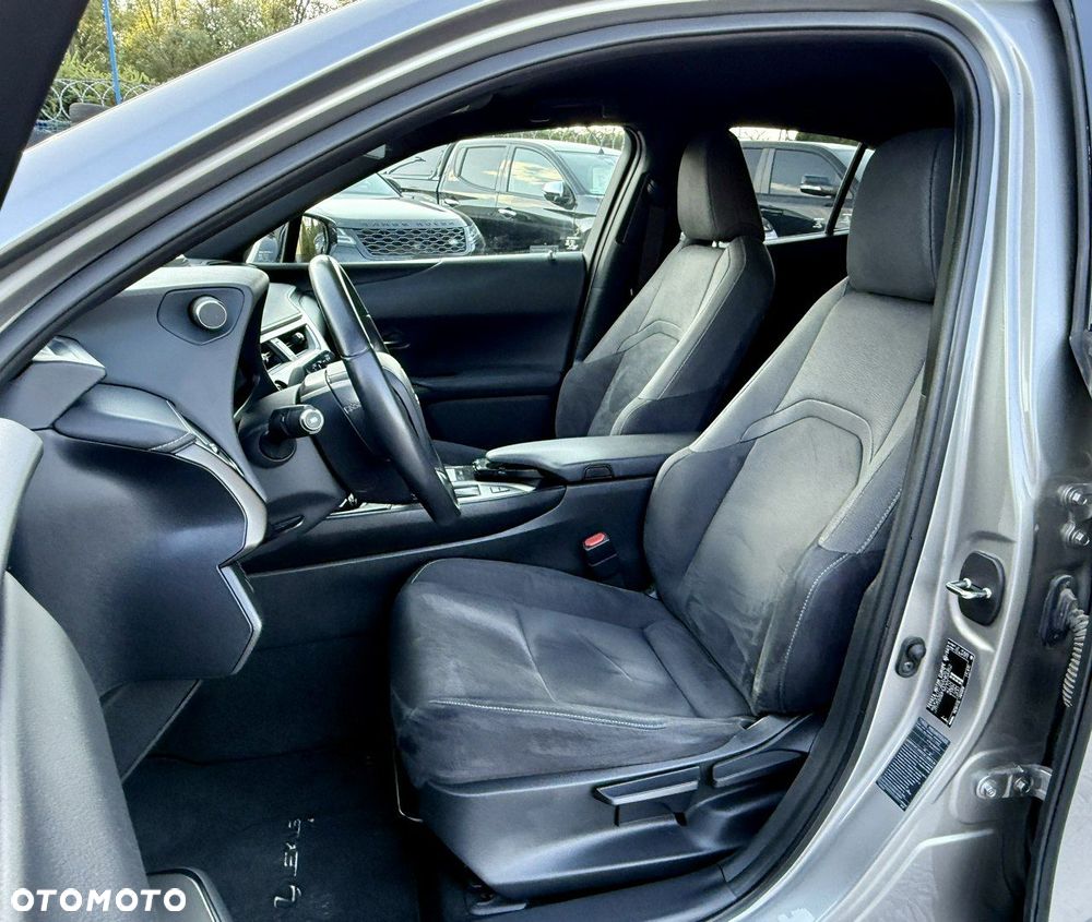 Lexus UX - 15