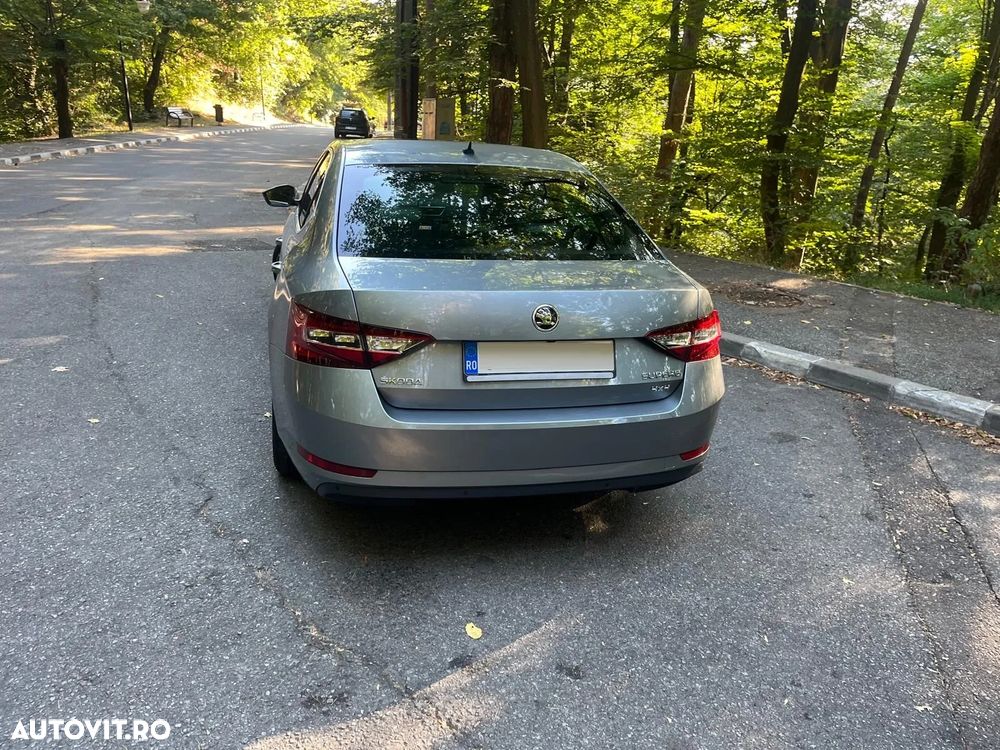 Skoda Superb 2.0 TDI 4X4 DSG L&K - 5