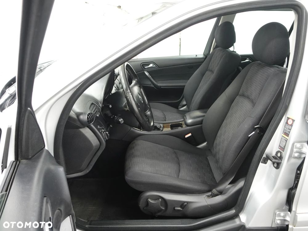 Mercedes-Benz Klasa C 220 CDI Classic - 19