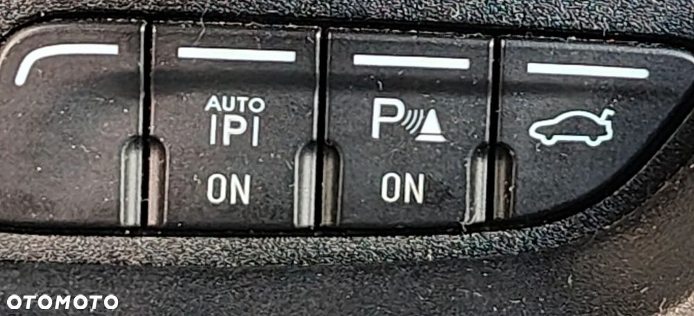 Ford C-MAX 2.0 TDCi Champions Edition - 25