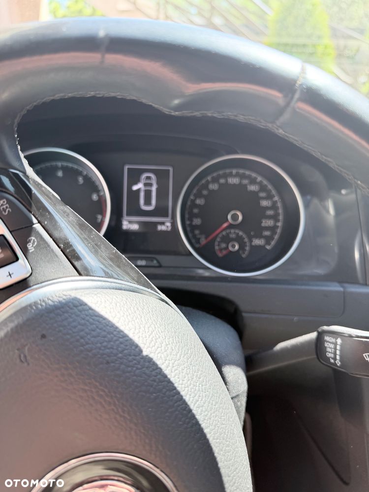 Volkswagen Golf - 6