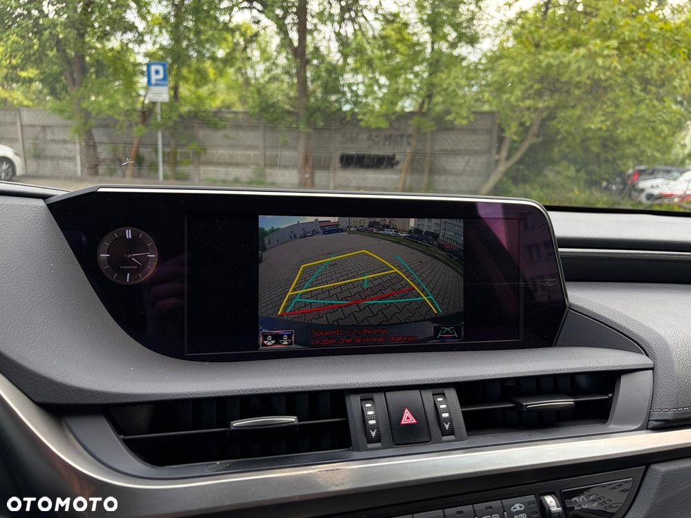 Lexus ES 300h Elegance - 30