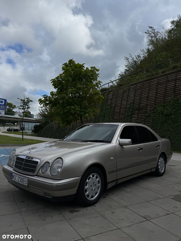 Mercedes-Benz Klasa E 230 Classic - 1