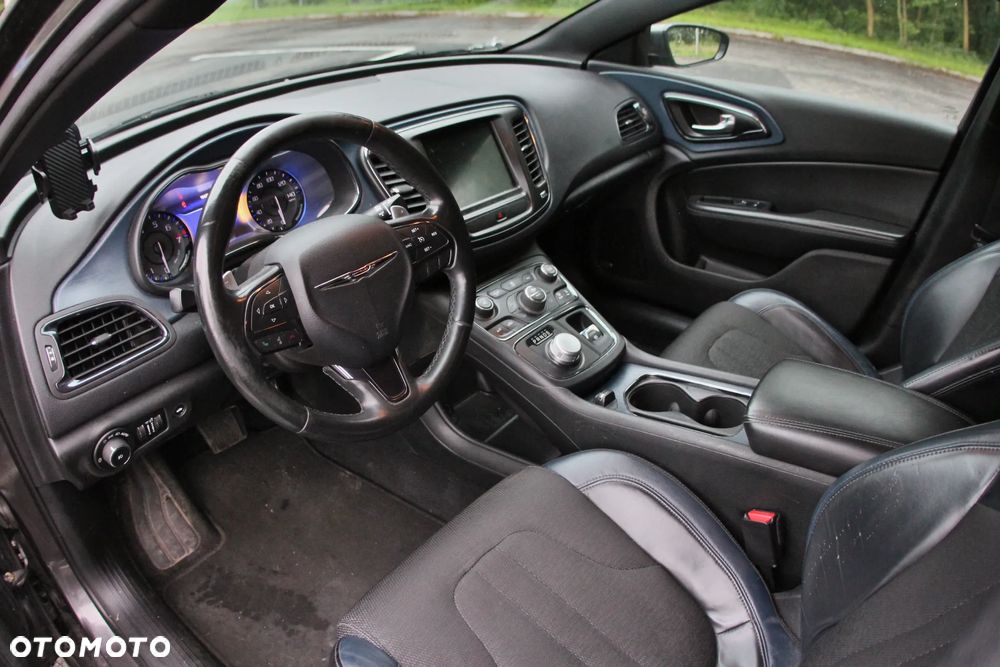 Chrysler 200 - 10