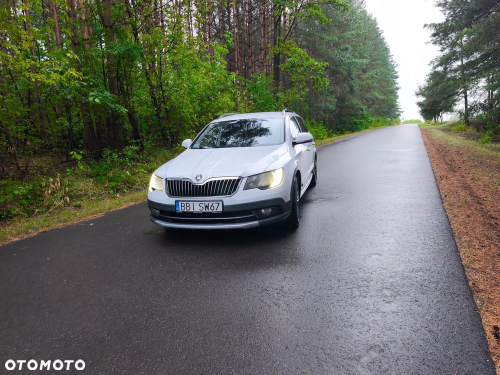 Skoda Superb 2.0 TDI Platinum Outdoor DSG - 2