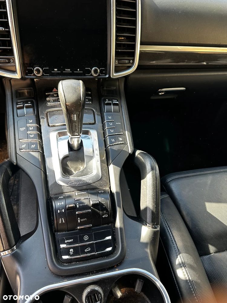 Porsche Cayenne Turbo - 10