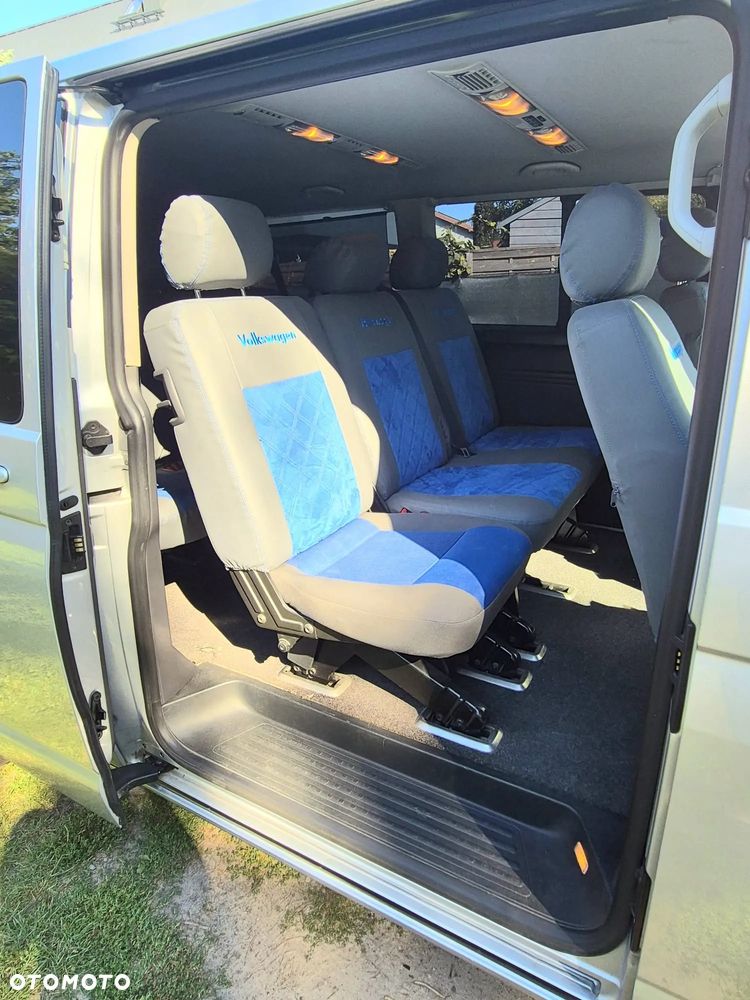 Volkswagen Caravelle - 11