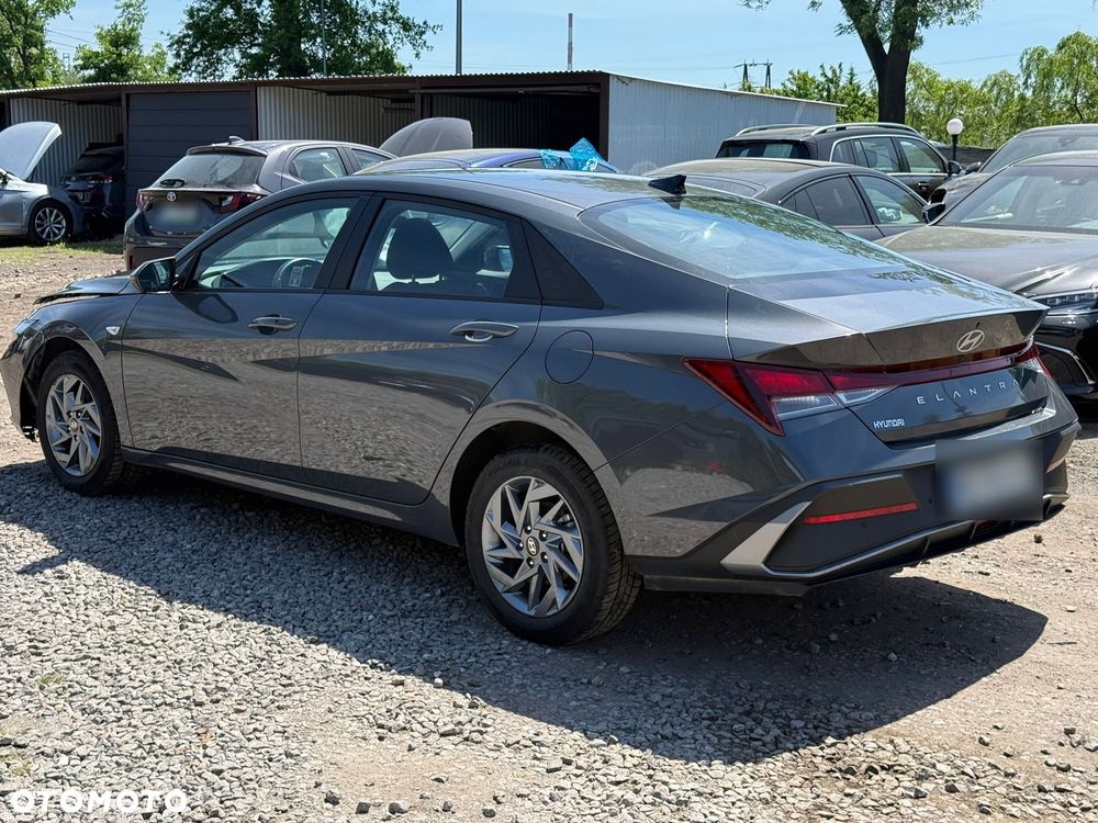 Hyundai Elantra 1.6 Modern CVT - 2
