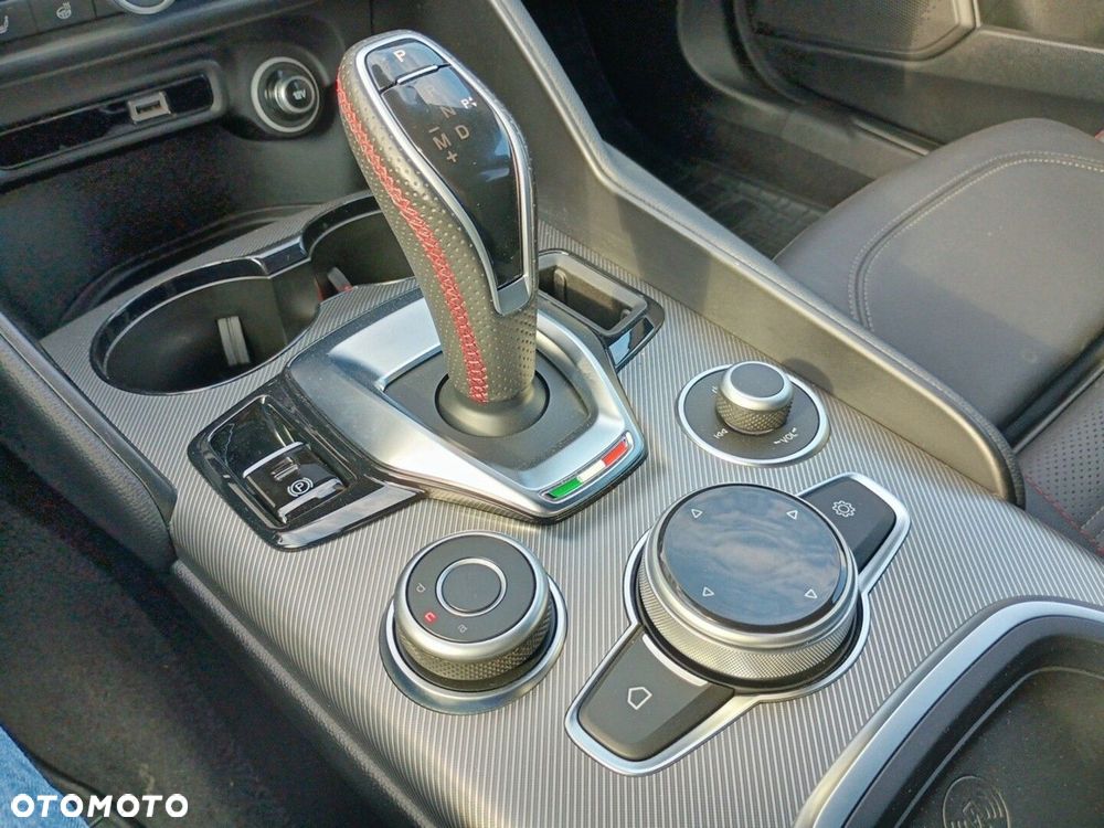 Alfa Romeo Giulia 2.0 Turbo Competizione Q4 - 27