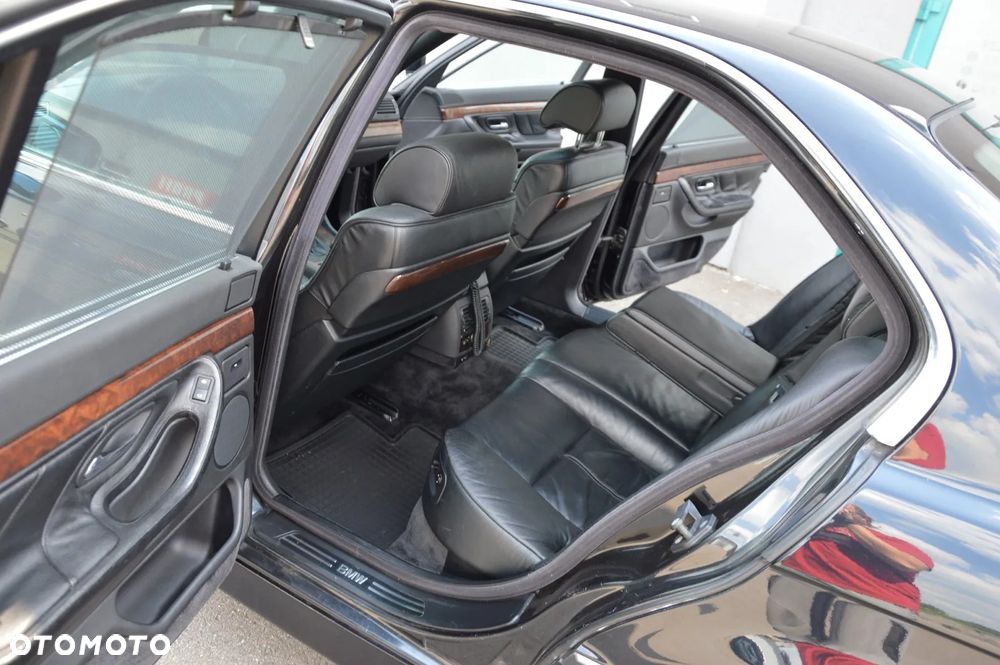 BMW Seria 7 740i - 22