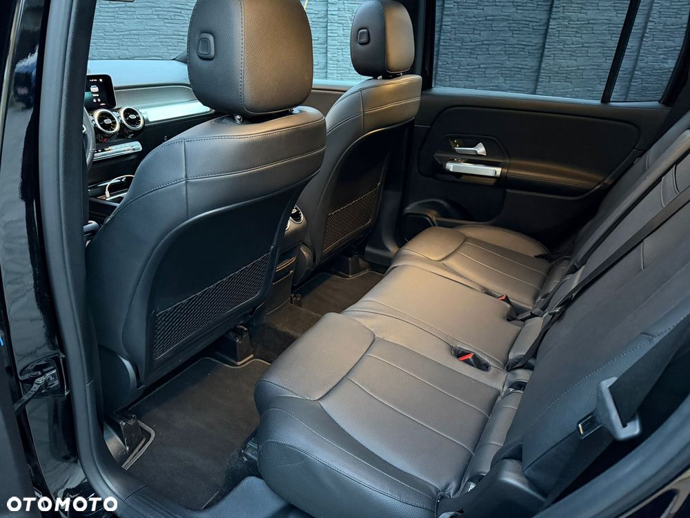 Mercedes-Benz GLB 250 4Matic 8G-DCT - 10