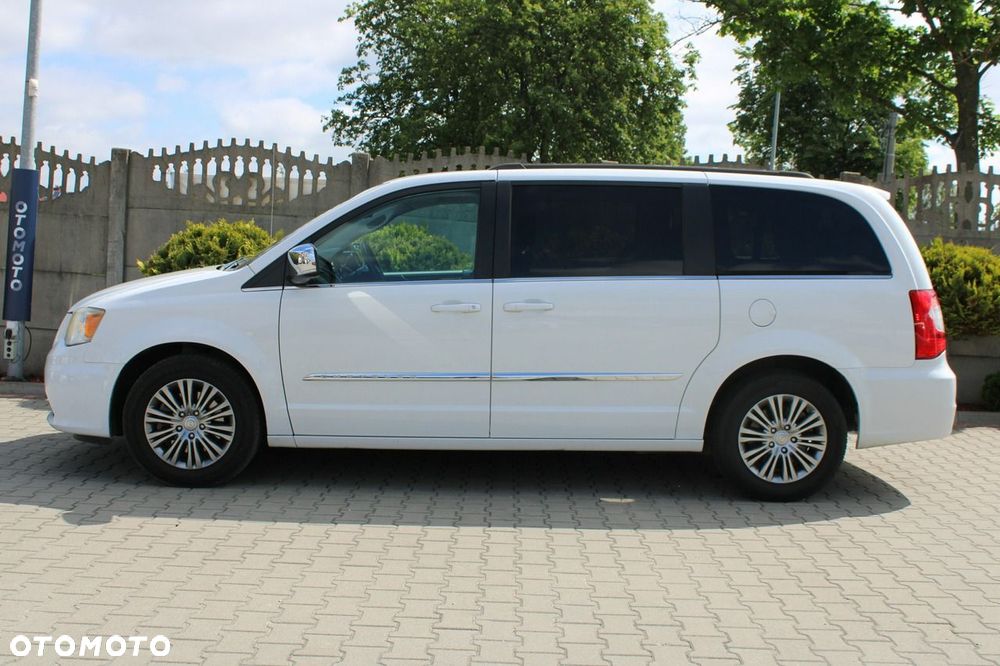 Chrysler Town & Country - 5