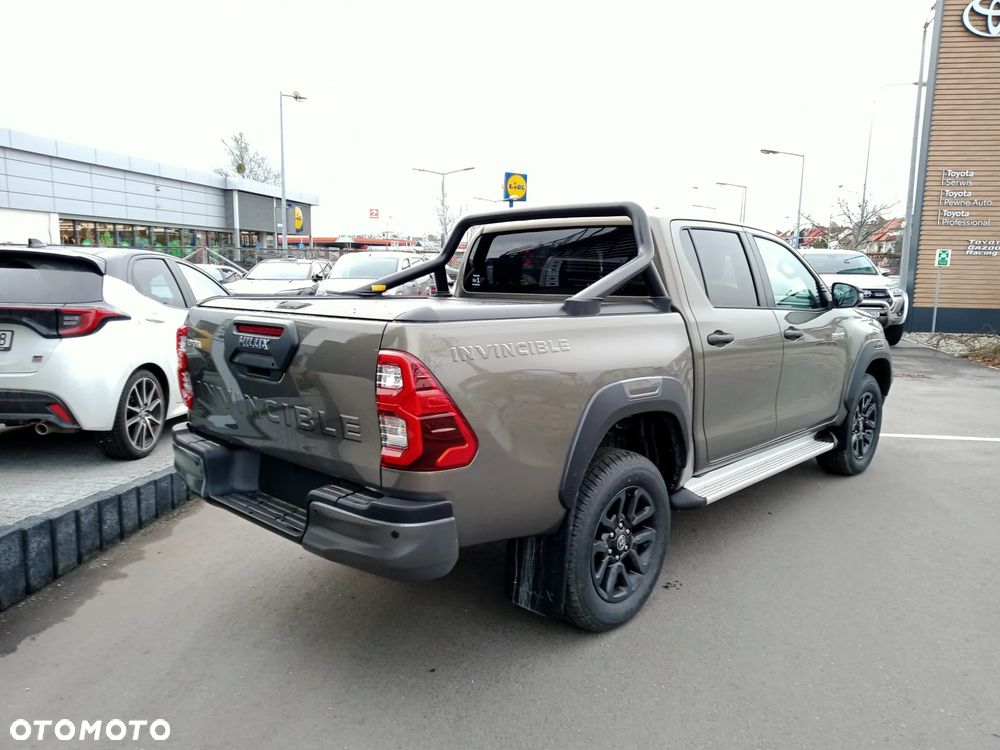 Toyota Hilux 2.8 D-4D Double Cab Invincible 4x4 - 5