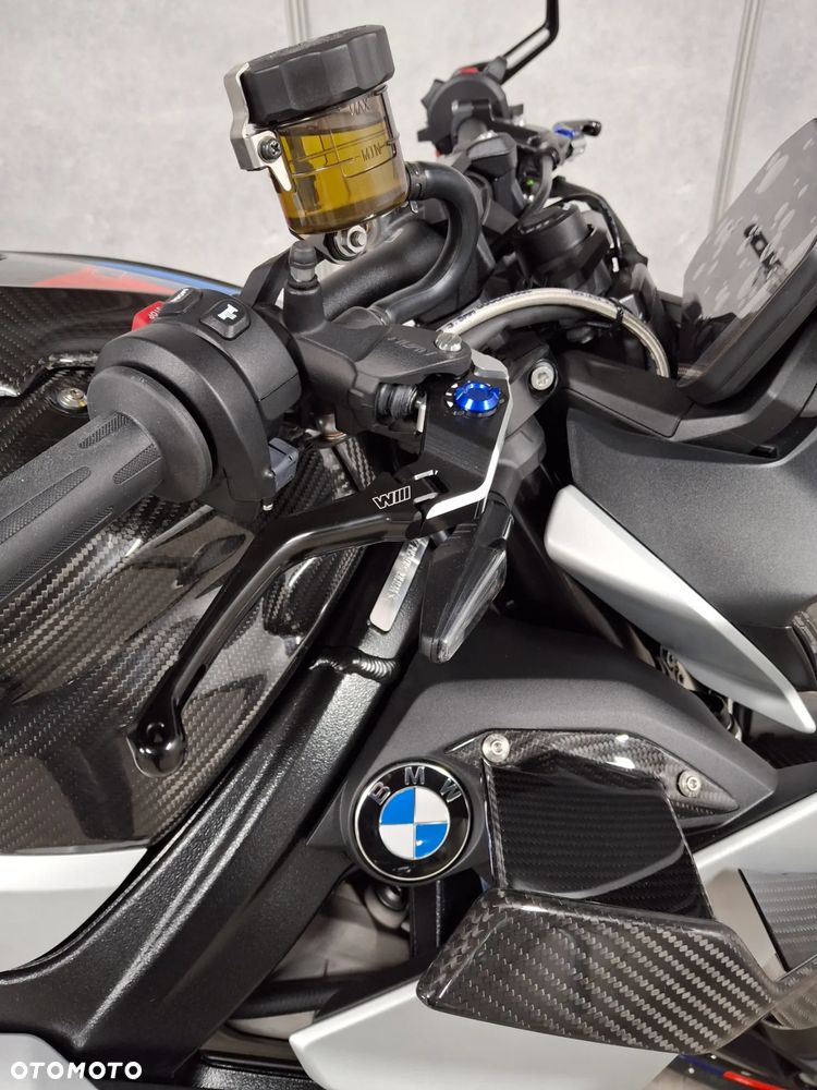 BMW S - 8