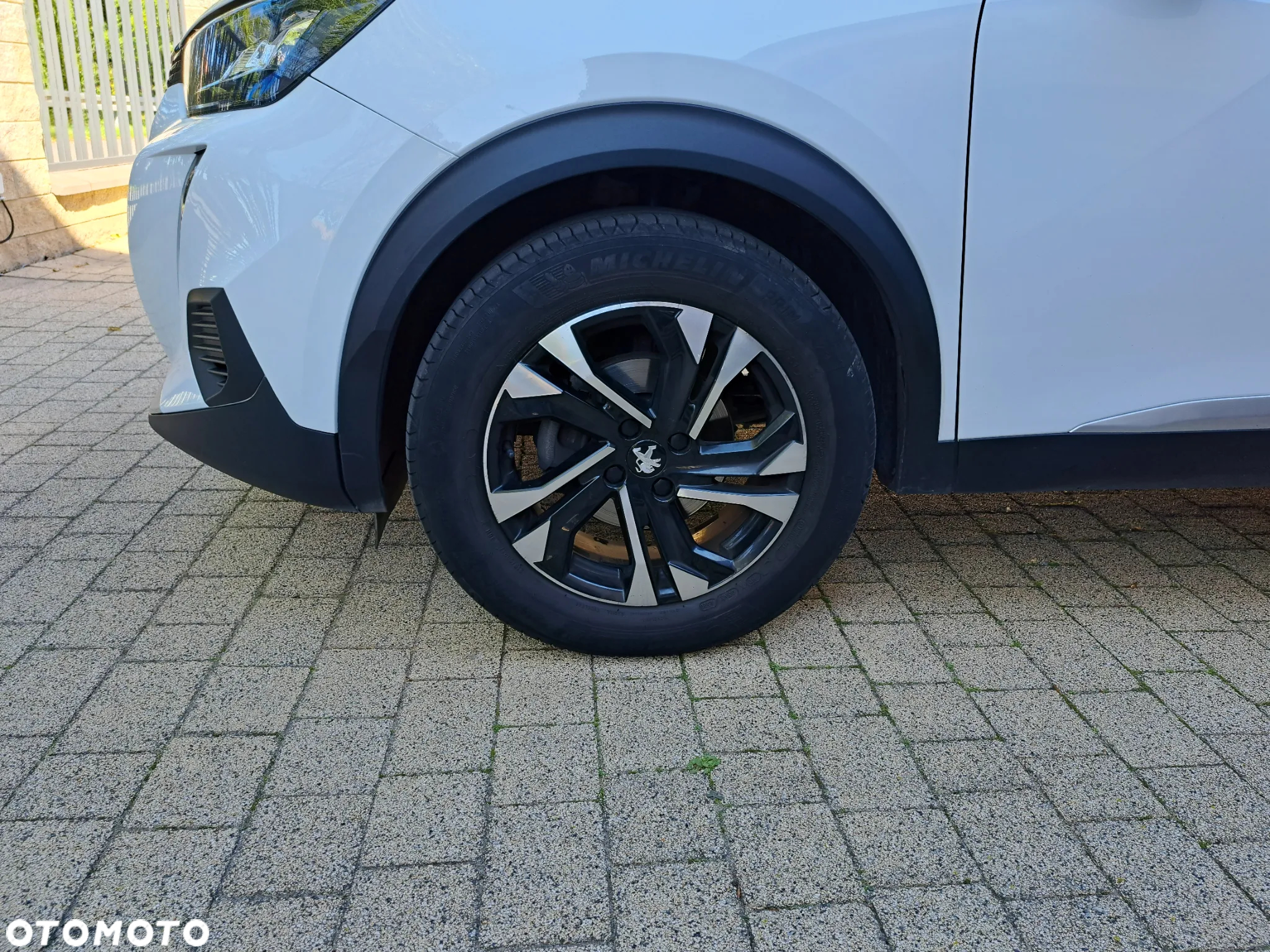 Peugeot 2008 1.2 PureTech Allure S&S - 6
