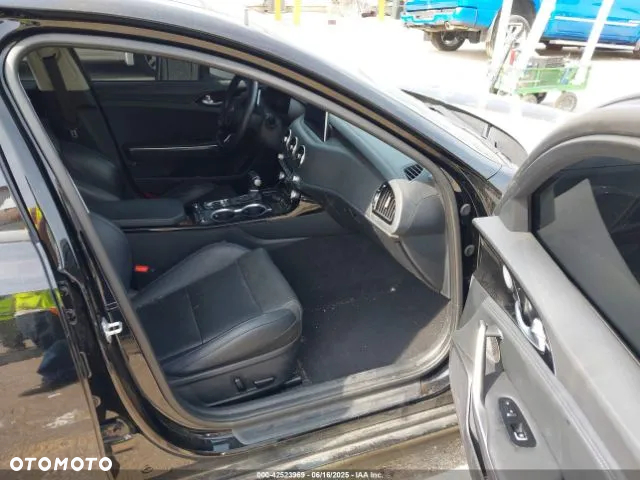 Kia Stinger - 6
