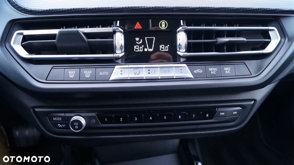 BMW Seria 1 118i Sport Line - 31