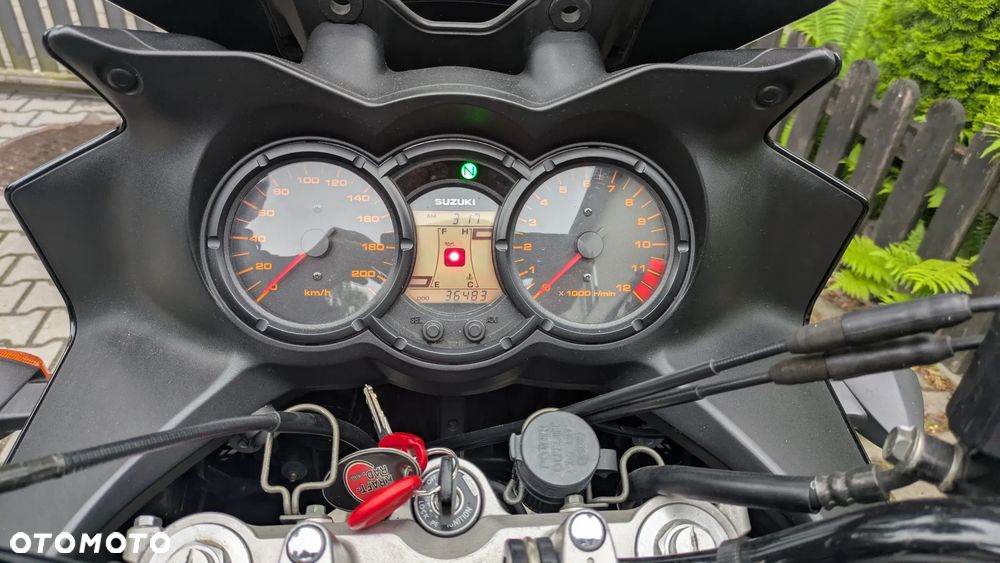 Suzuki V-STROM - 12