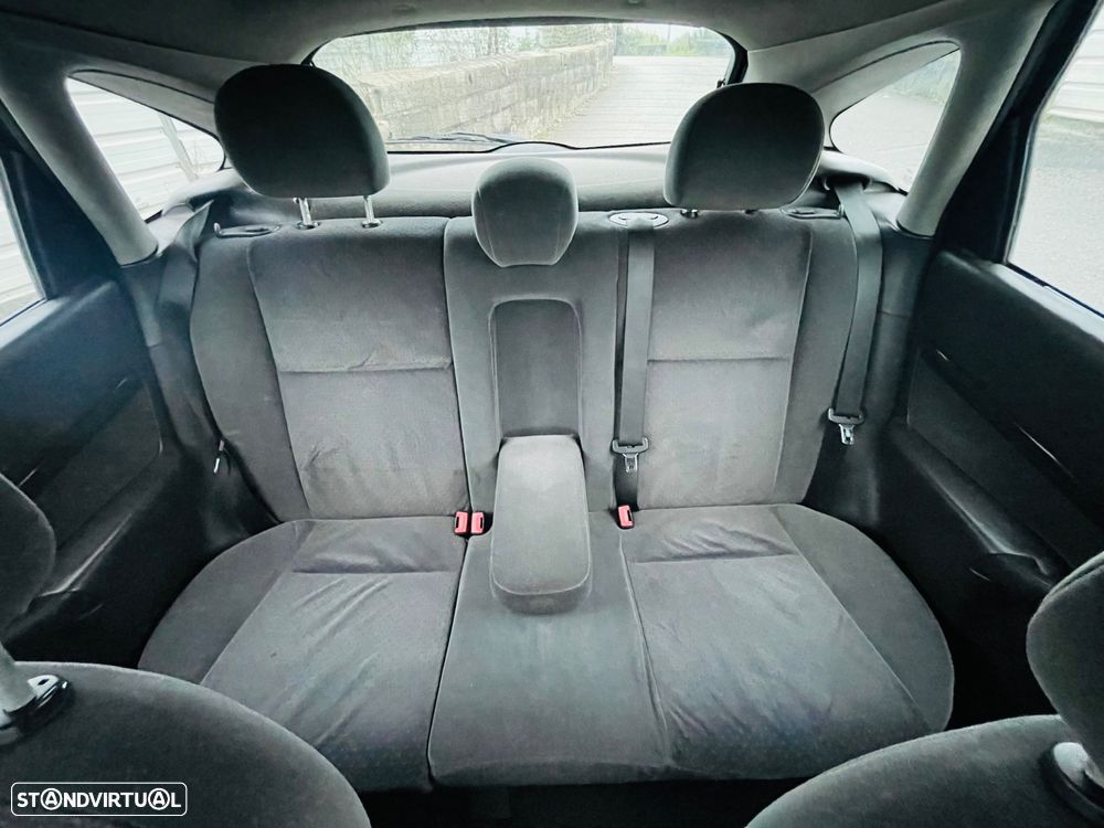 Ford Focus 1.8 TDCi Ghia - 9